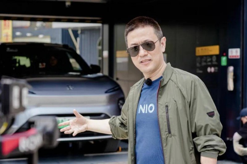 郑机城铁“公交化”开行 高峰期车厢满满都是人